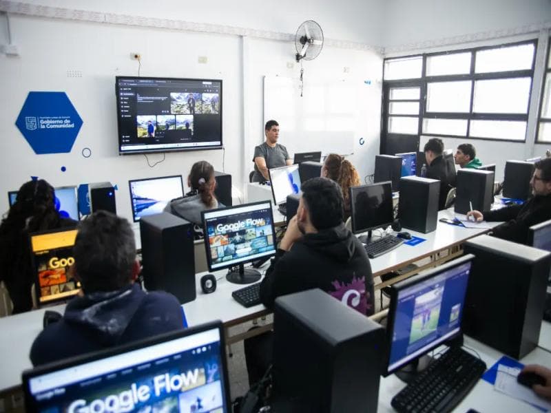 Aprender Lomas: más de 14 mil vecinos se capacitaron durante 2026 - imagen de origen