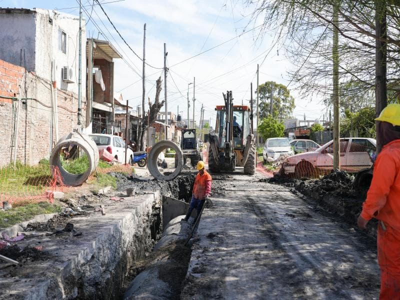 El Paredón: avanzan las obras para mejorar el drenaje y las calles del barrio - imagen de origen