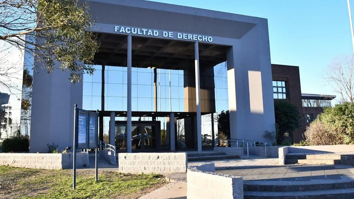 La Universidad de Lomas tendrá un nuevo paro por el reclamo salarial universitario - imagen de origen