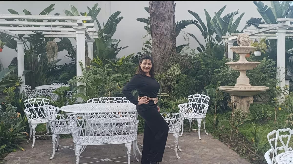 Con una experiencia en la docencia de 30 años, Malena Bianciotto dicta en Llavallol un método que creó para enseñar a bailar tango teniendo en cuenta las necesidades físicas como emocionales.