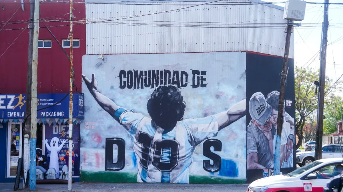 En Fiorito preparan un mega homenaje por el cumpleaños 66 de Maradona.