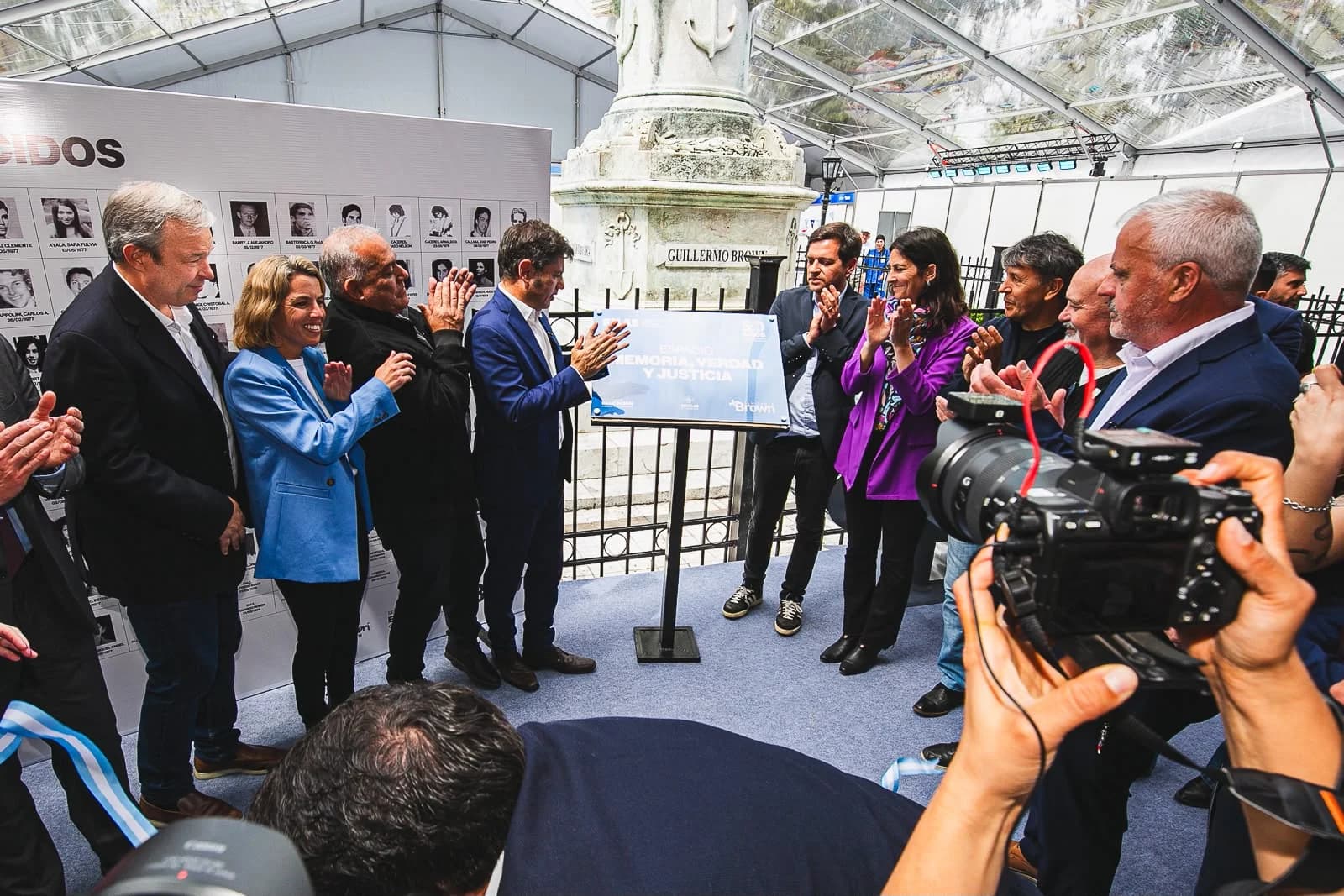 Axel Kicillof y Mariano Cascallares inauguraron junto a Fabiani y a Paula Eichel la Feria del Libro de Almirante Brown - imagen de origen
