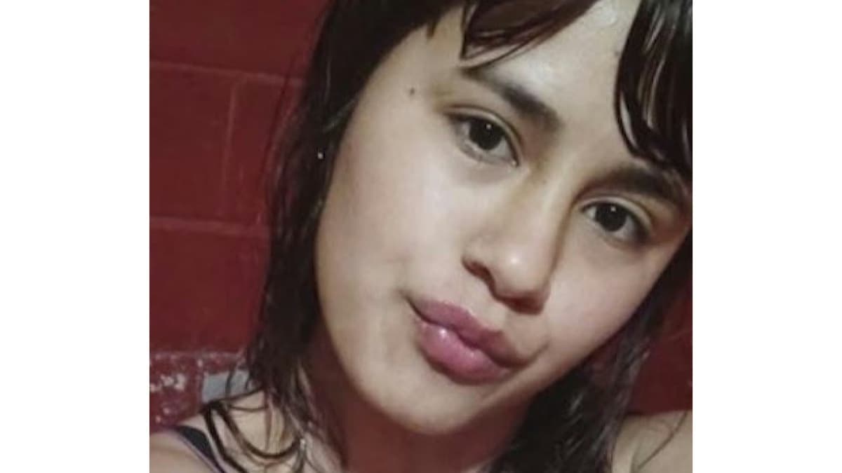 Luciana Melani Ferreira tiene 17 años y es buscada desde el 23 de septiembre, cuando se ausentó de su hogar en Tristán Suárez, Ezeiza. Su familia pide ayuda para encontrarla y asegura que no logra comunicarse con ella.