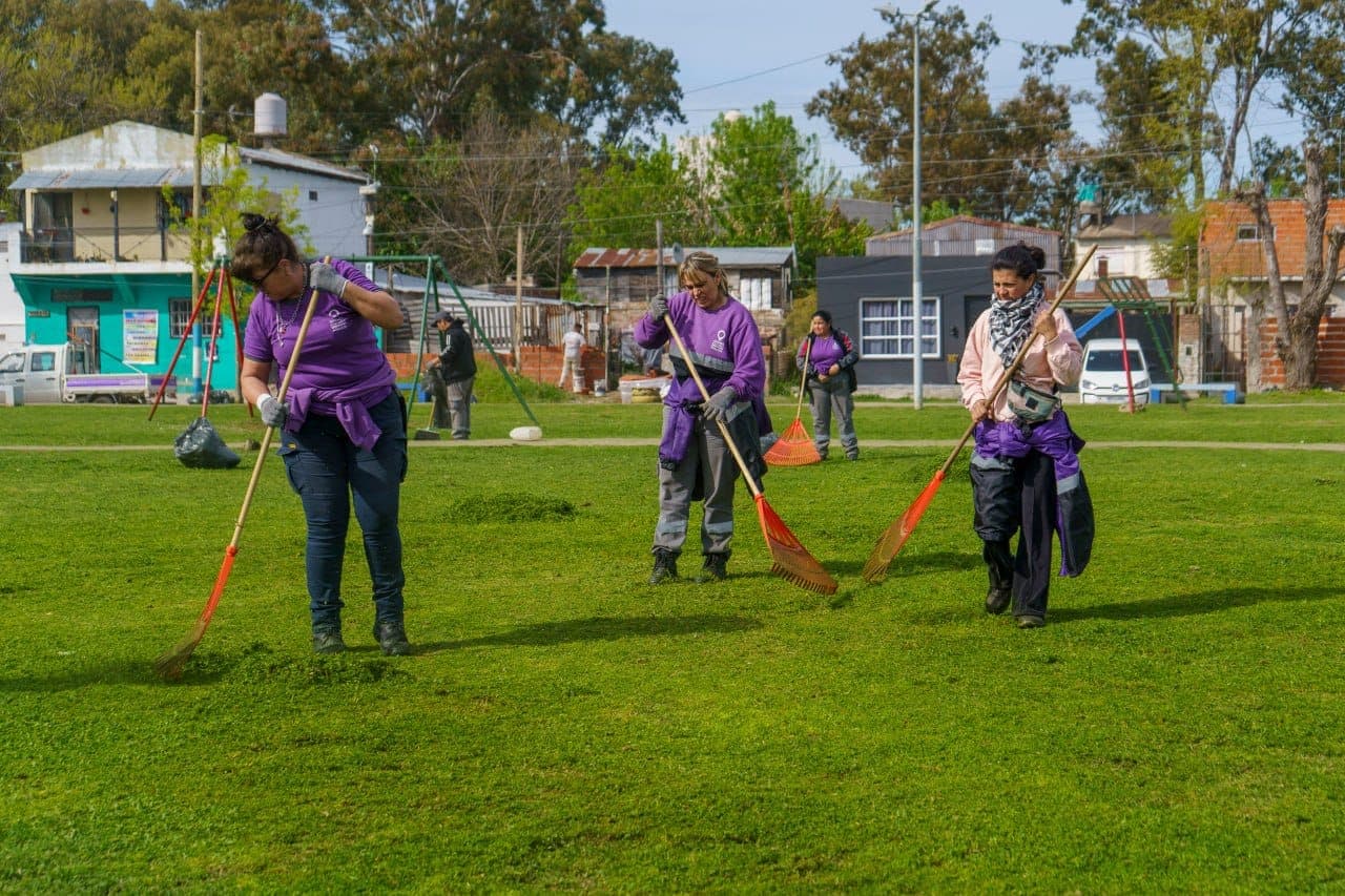 En Quilmes, intensifican los trabajos de mantenimiento en parques y plazas - imagen de origen