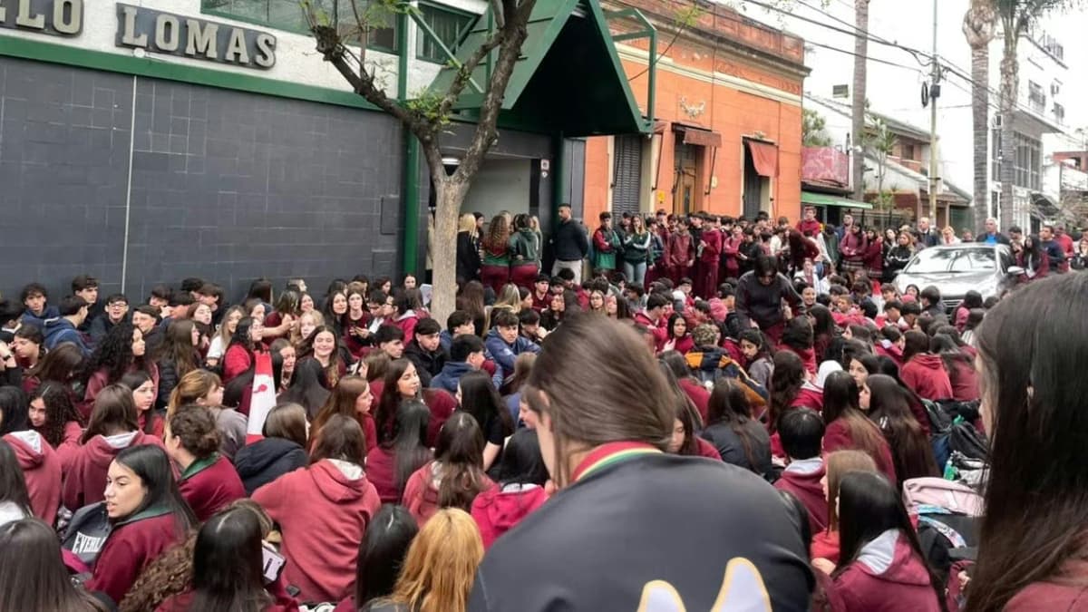 Caso Modelo Lomas: allanaron a cuatro estudiantes por las imágenes falsas de sus compañeras hechas con IA - imagen de origen