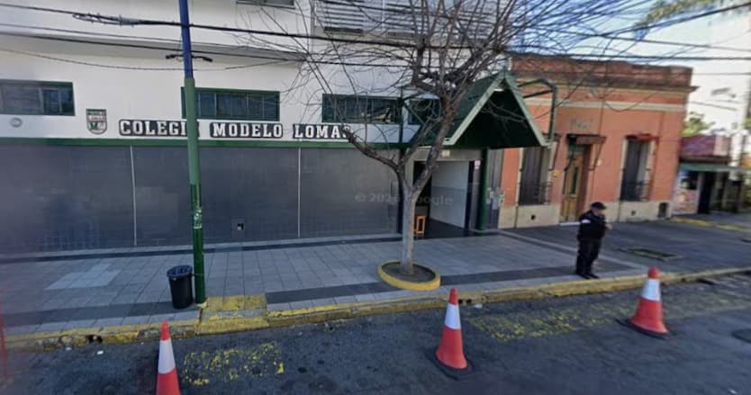 Allanaron a los acusados de generar y difundir imágenes sexuales de alumnas del Modelo Lomas - imagen de origen