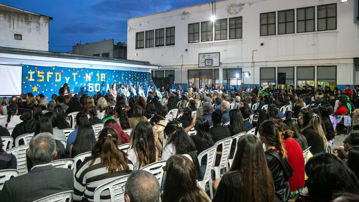 El Instituto Superior de Formación Docente y Técnica (ISFDyT) Nº18 de Banfield festejó sus 60 años.