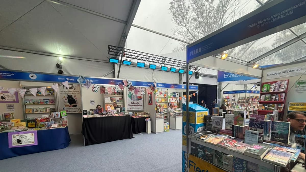Recorrida por la Feria Internacional del Libro de Almirante Brown - imagen de origen