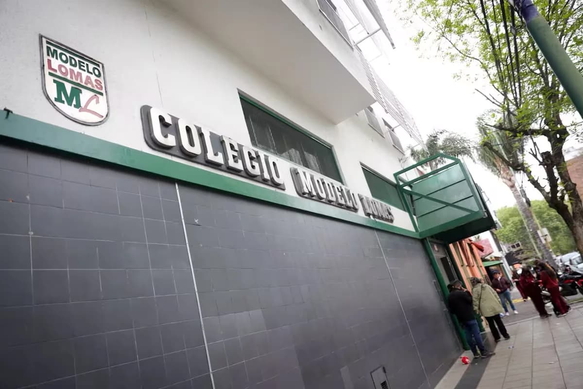 Modelo Lomas: allanaron tres viviendas por las imágenes sexuales falsas de alumnas creadas con IA - imagen de origen