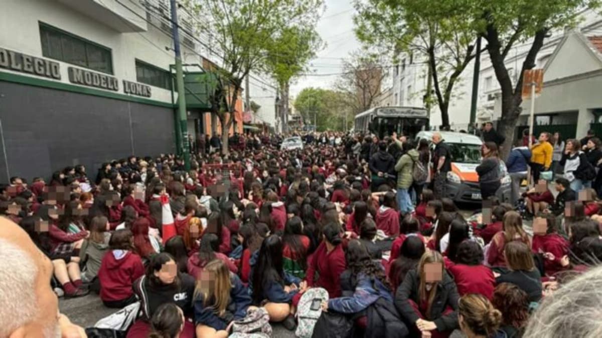 Lomas: acusan a alumnos de "desnudar" a sus compañeras con IA y compartir las fotos en sitios porno - imagen de origen
