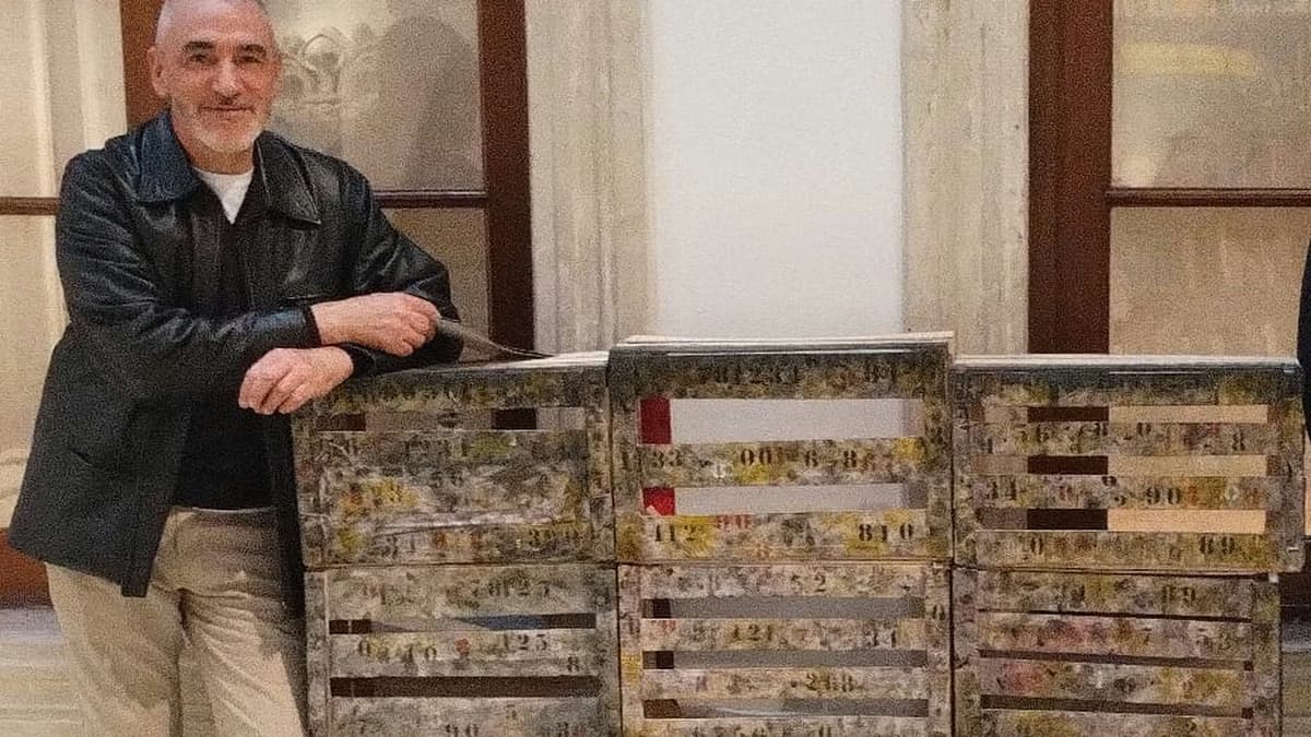 Marcelo \"Peka\" Fernández, artista visual de Banfield, presenta \"Libre Mercado\".
