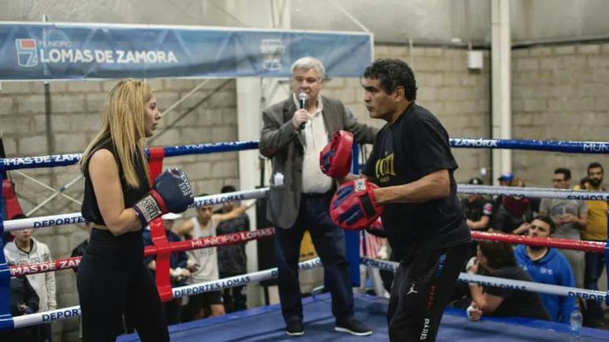 En 2022, brindó una clínica de boxeo en Lomas de Zamora.