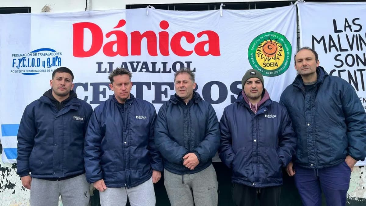 Trabajadores de Dánica mantienen el acampe en Llavallol a la espera de una nueva audiencia - imagen de origen