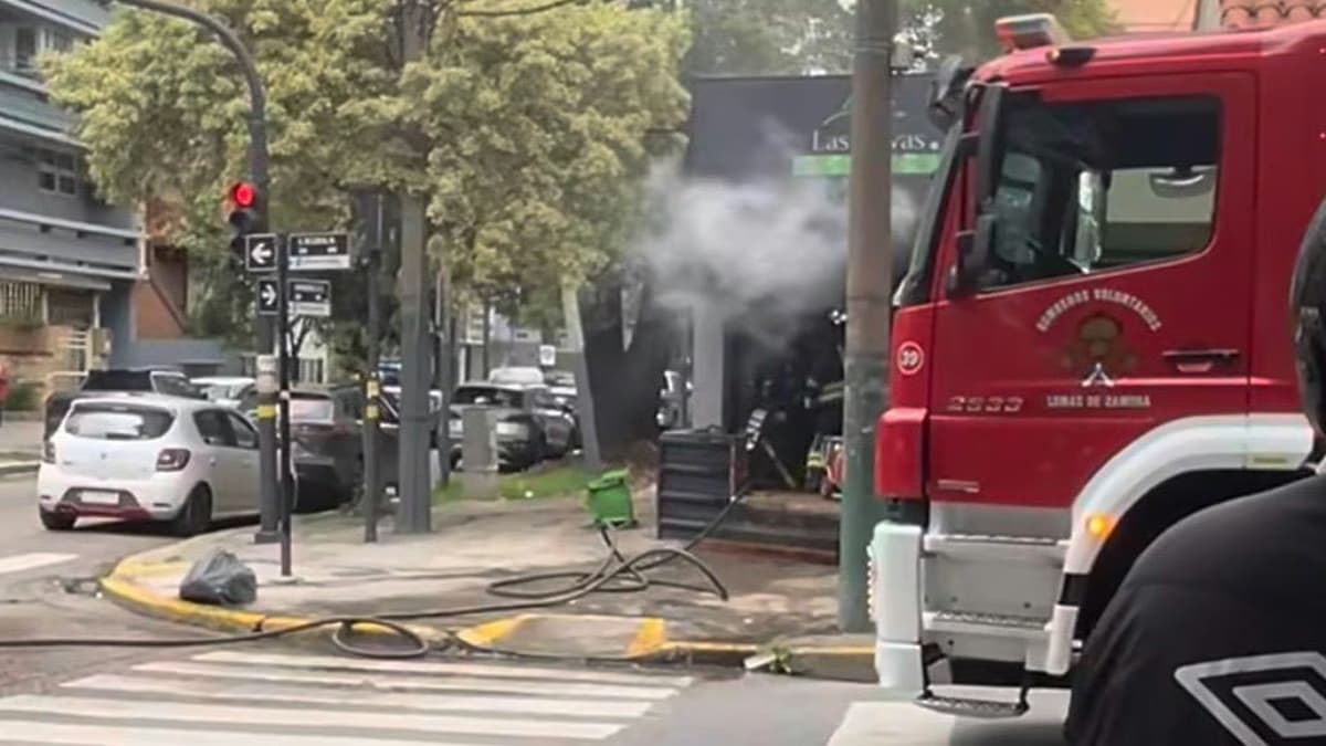 Incendio en una pizzería de Lomas de Zamora: evacuaron la zona - imagen de origen