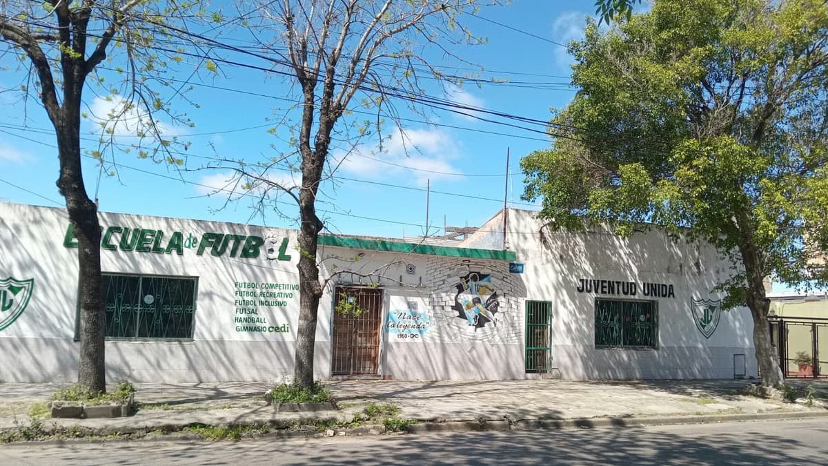 El club Juventud Unida de Villa Galicia se ubica en Cerrito 1747.