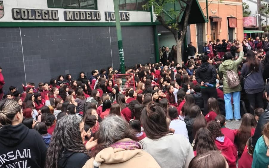 Lomas: les sacaron fotos a sus compañeras, las “desnudaron” con IA y las publicaron en plataformas - imagen de origen