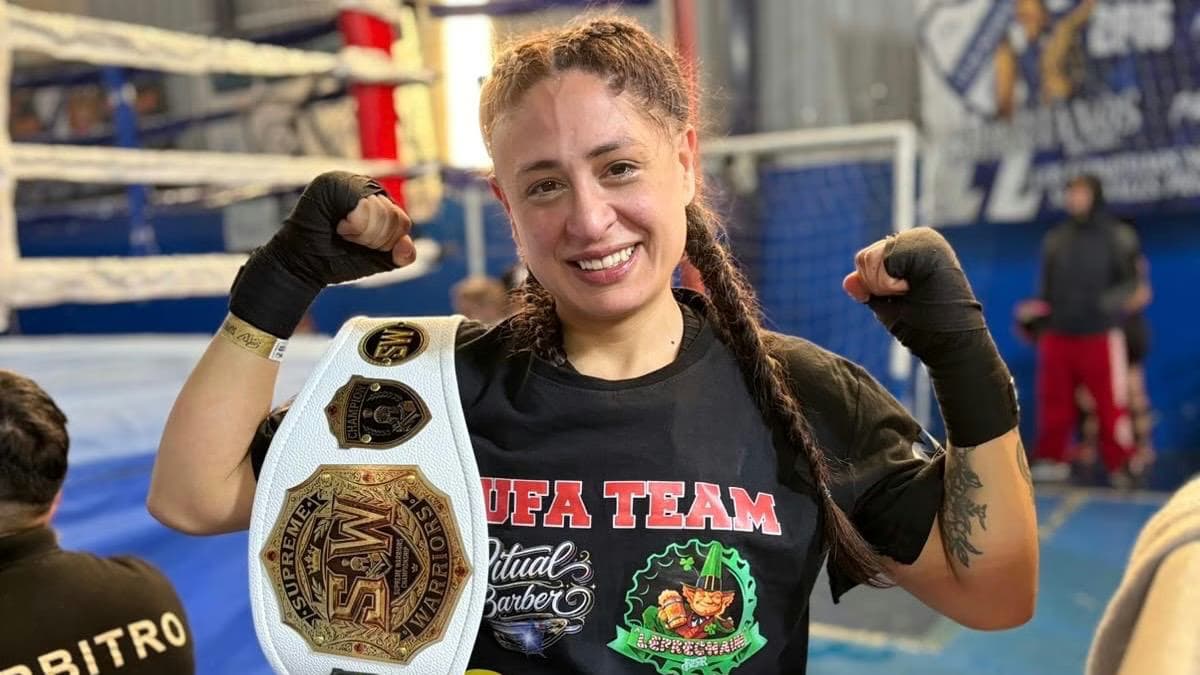 Trabaja como docente en Villa Fiorito y se destaca en kickboxing: la historia de la "prece Brenda" - imagen de origen